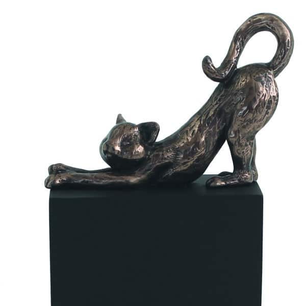 Sculpture Féline en Bronze - Chat S'étirant sur Socle Noir